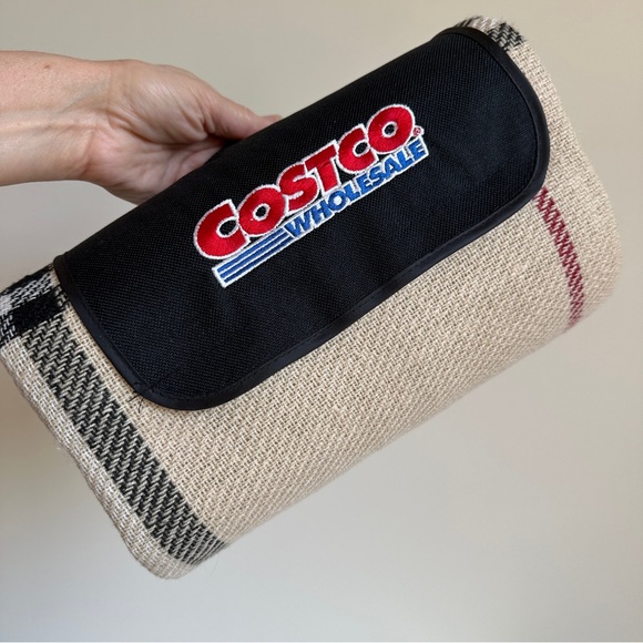 NWOT Costco Packable Outdoor Picnic Blanket Tan Black Red Plaid Nova Check - Picture 8 of 9